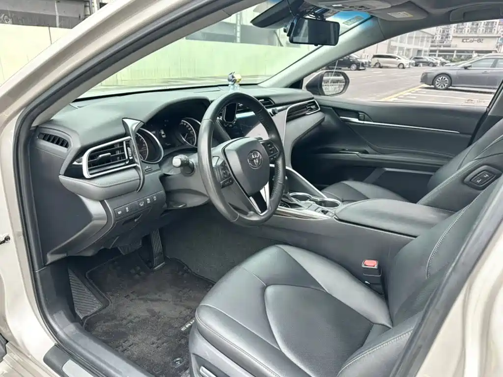Toyota Camry 2019 — фото 19
