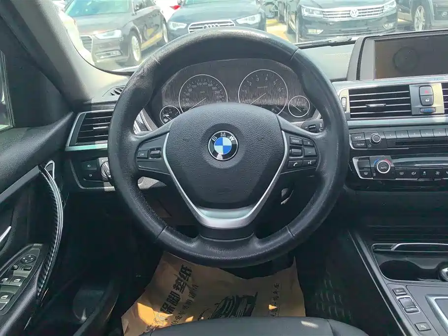 BMW 3 Series 2017 — фото 15