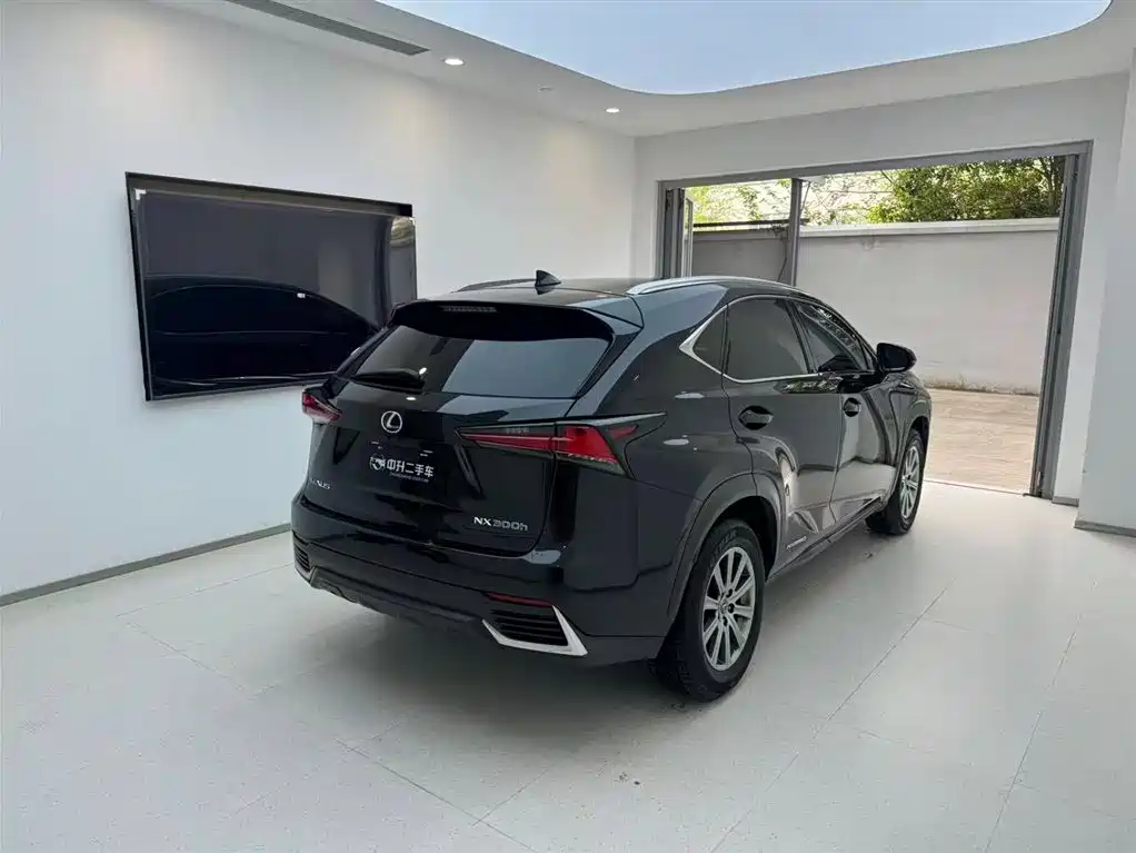 Lexus NX 2018 — фото 4