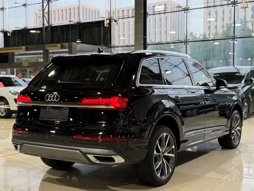 Audi Q7 2024 — фото 24
