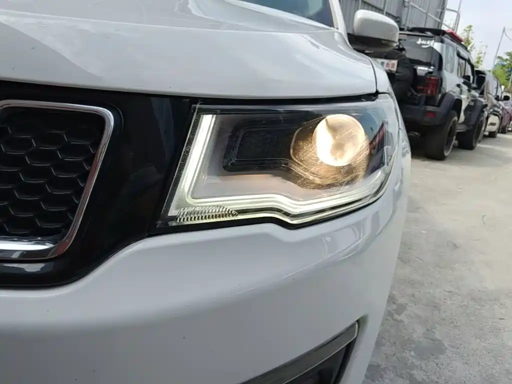 Jeep Compass 2018 — фото 24