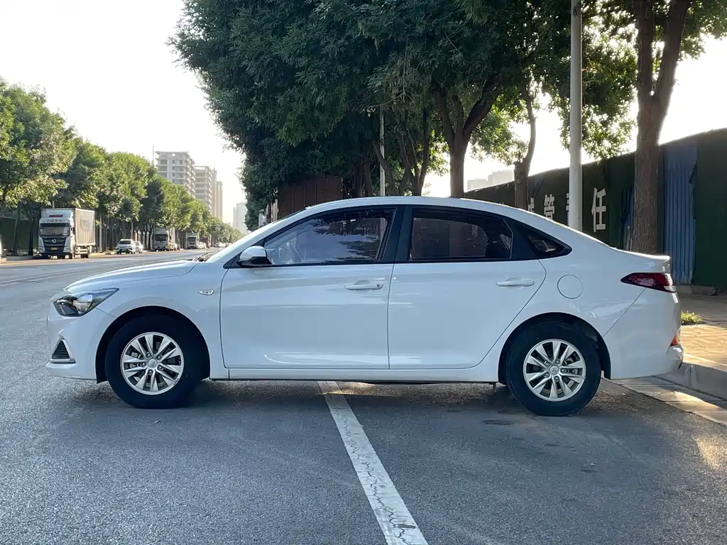 Hyundai Elantra 2020 — фото 4