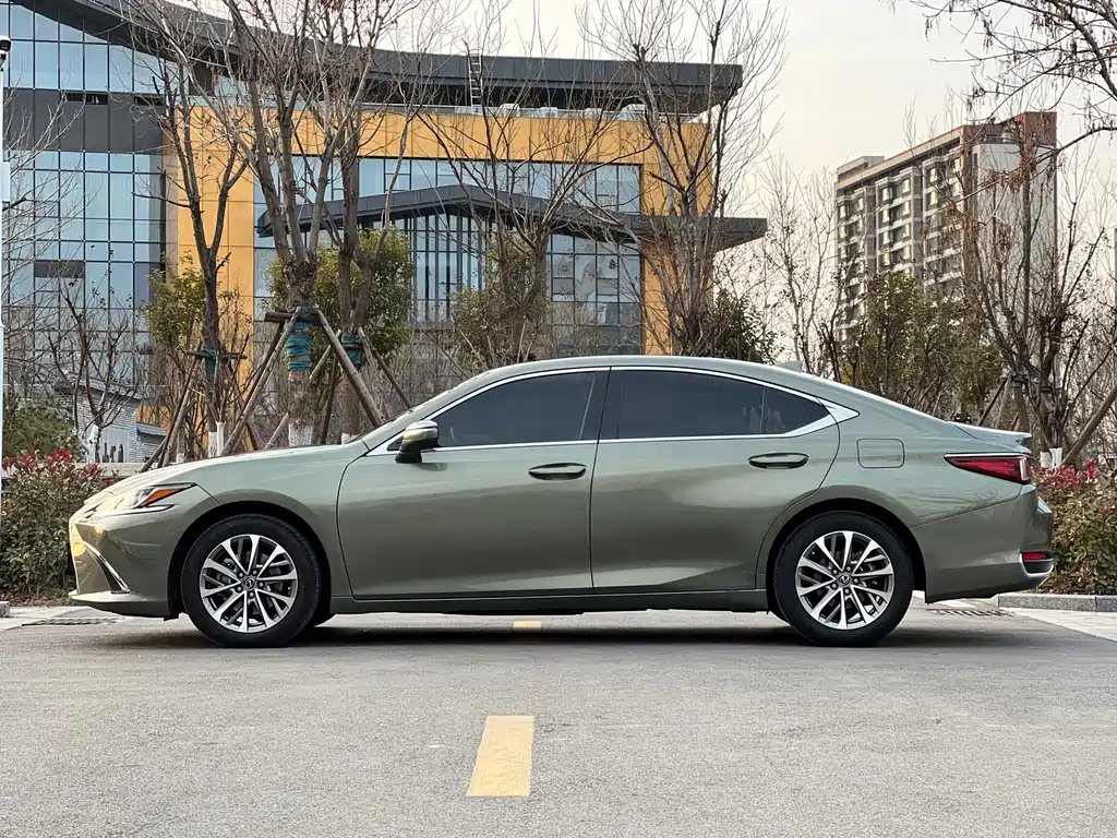 Lexus ES 2022 — фото 4