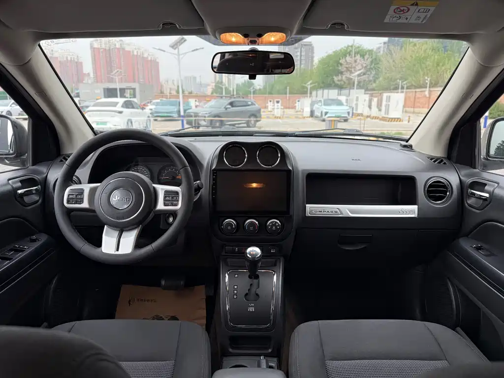 Jeep Compass 2013 — фото 9