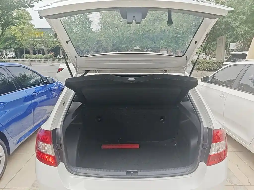 Skoda Rapid Spaceback 2016 — фото 19