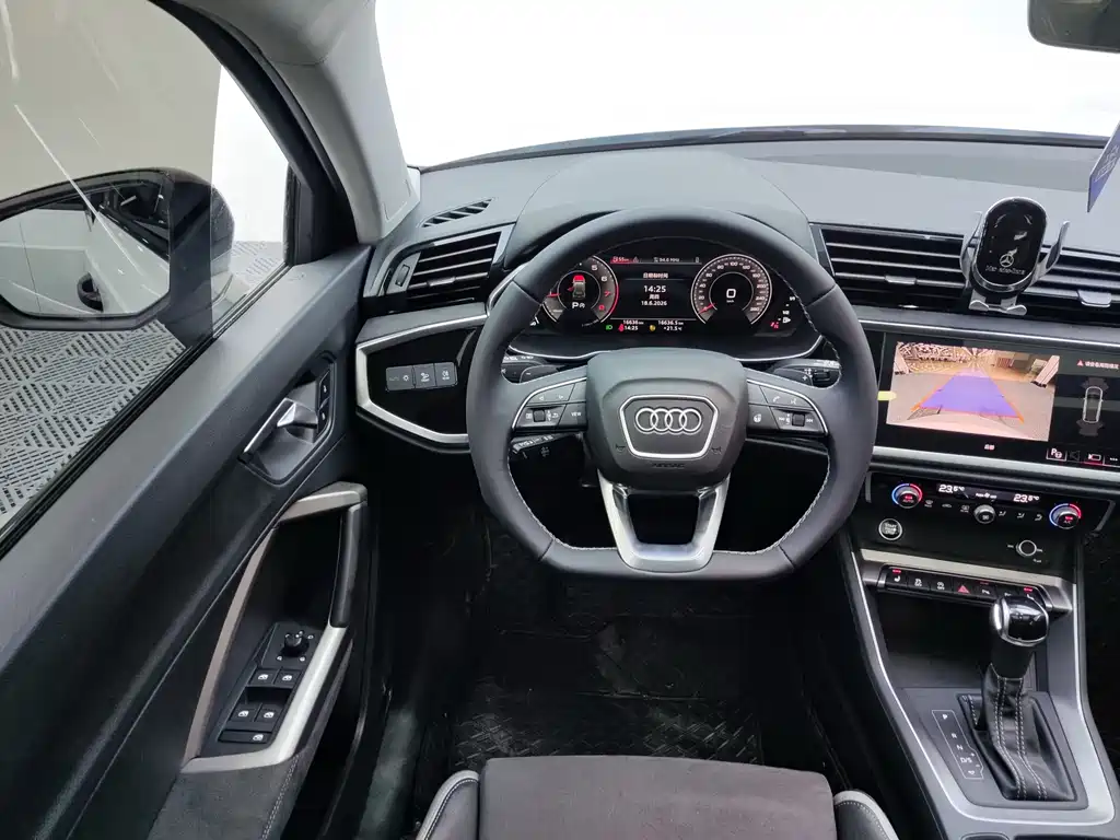 Audi Q3 2023 — фото 9