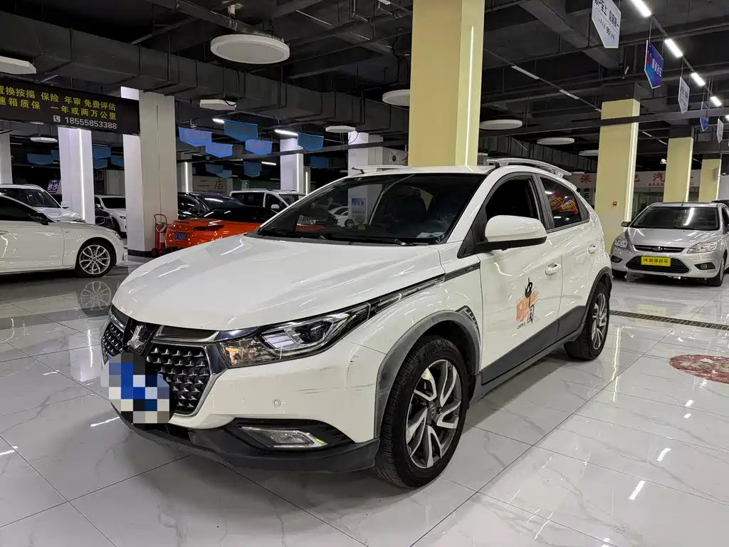 Luxgen U5 SUV 2018 — фото 1