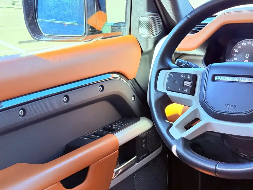 Land Rover Defender 2024 — фото 11