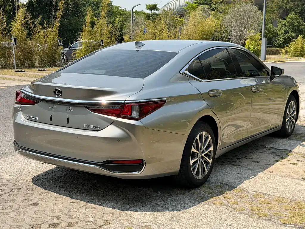 Lexus ES 2022 — фото 6