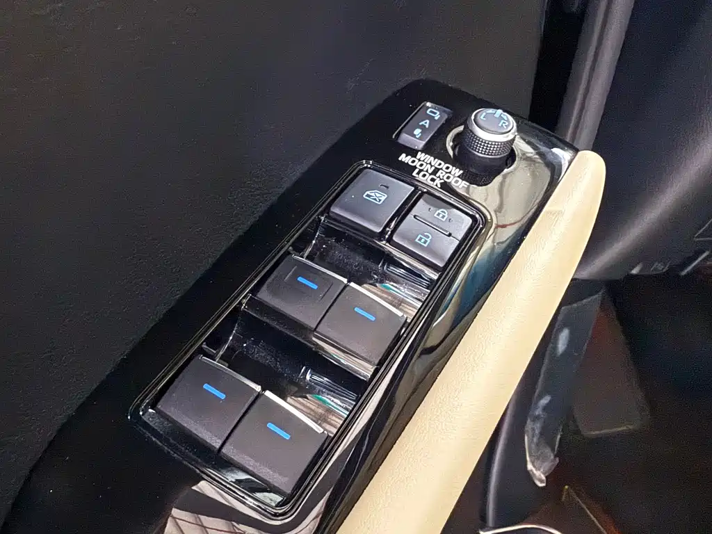 Toyota Vellfire 2022 — фото 19
