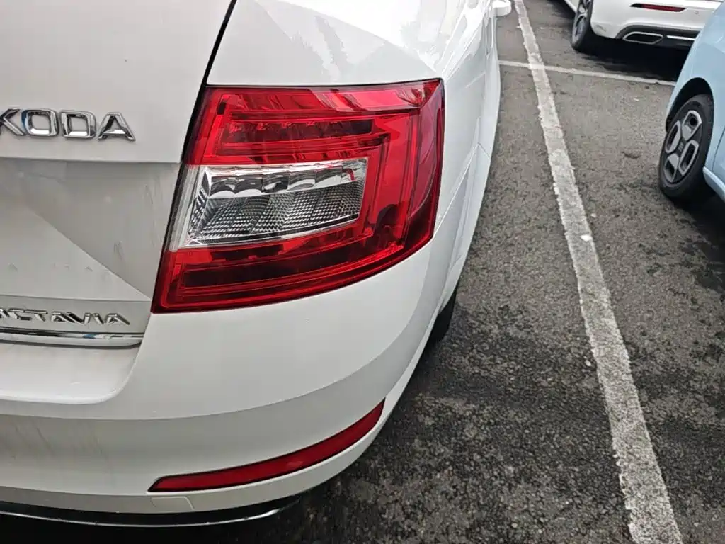 Skoda Octavia 2016 — фото 8