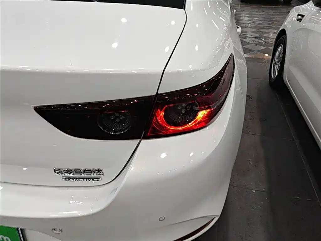 Mazda 3 Axela 2020 — фото 24