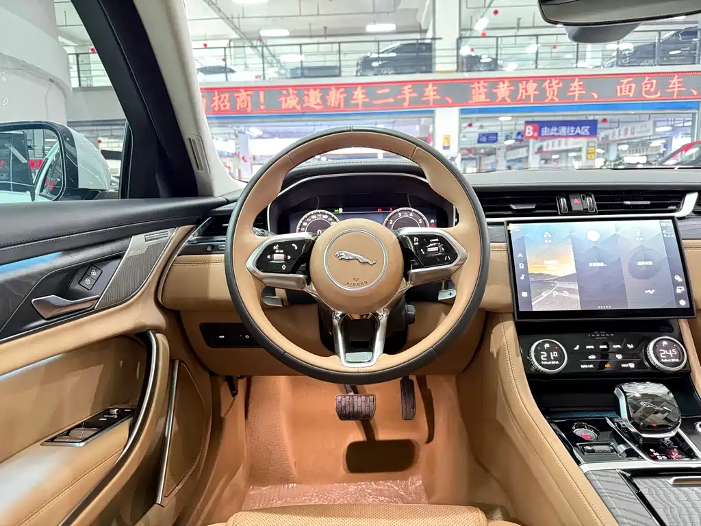 Jaguar XFL 2025 — фото 14