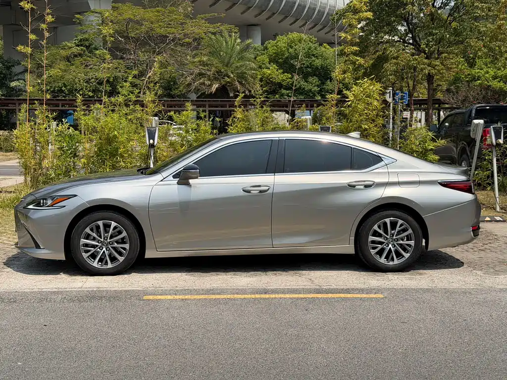 Lexus ES 2022 — фото 5