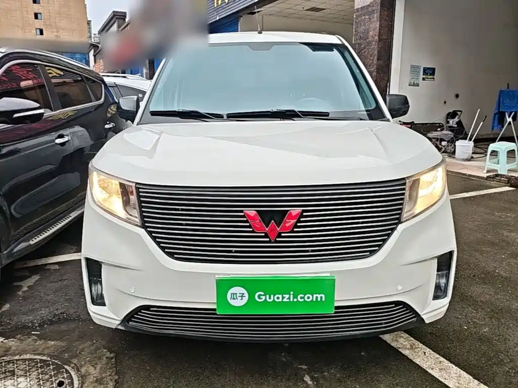 Wuling Hongguang PLUS 2022