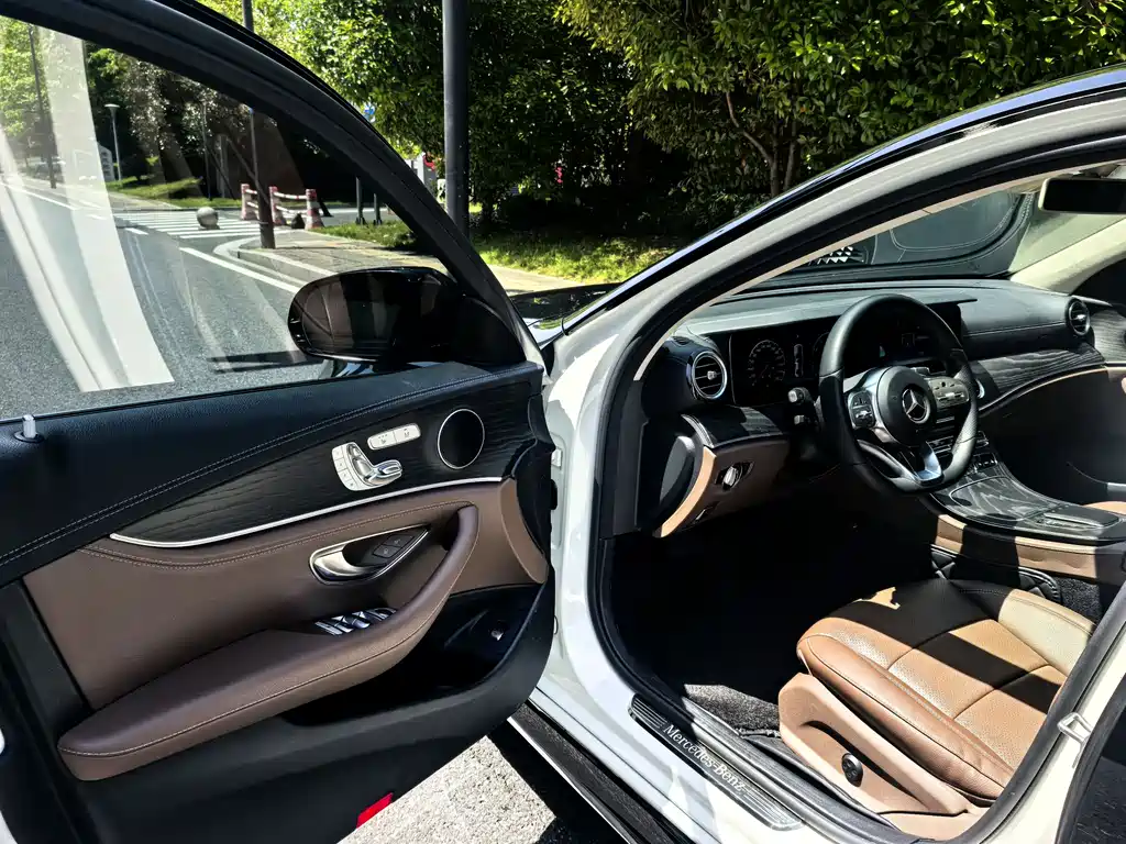Mercedes-Benz E-Class 2019 — фото 11