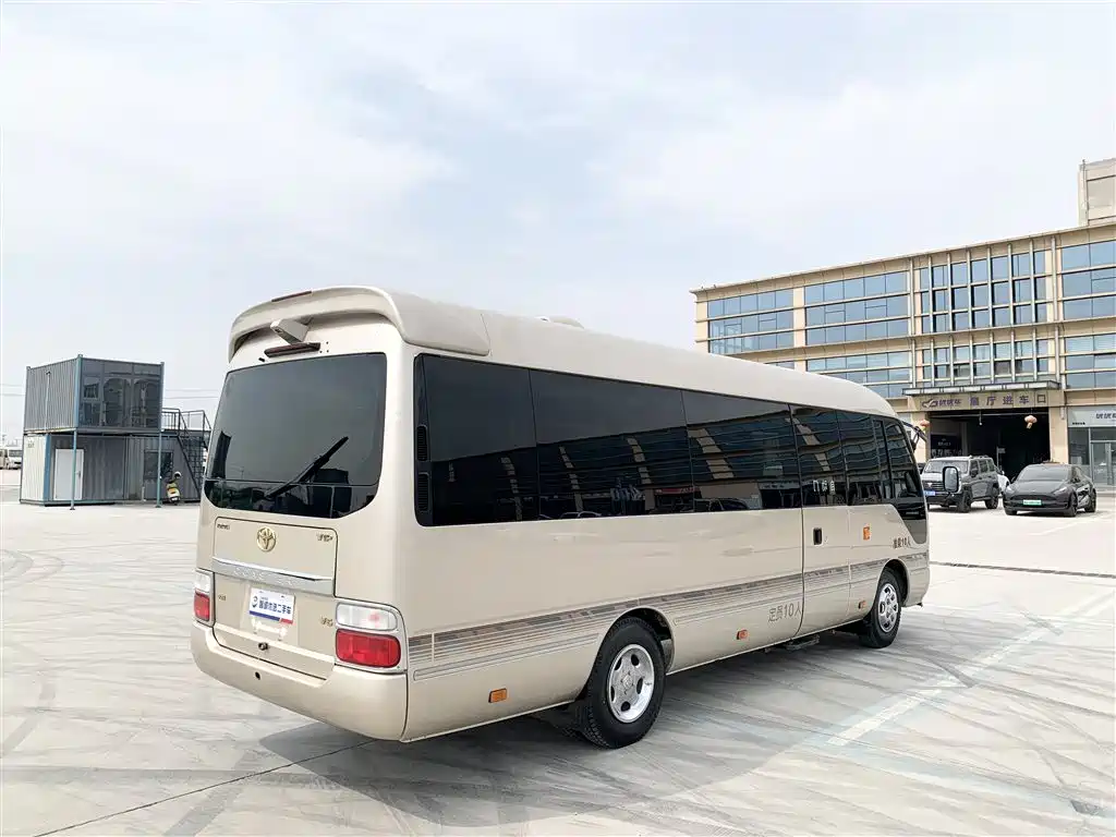 Toyota Coaster 2017 — фото 20
