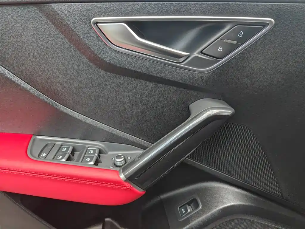 Audi Q2L 2024 — фото 10