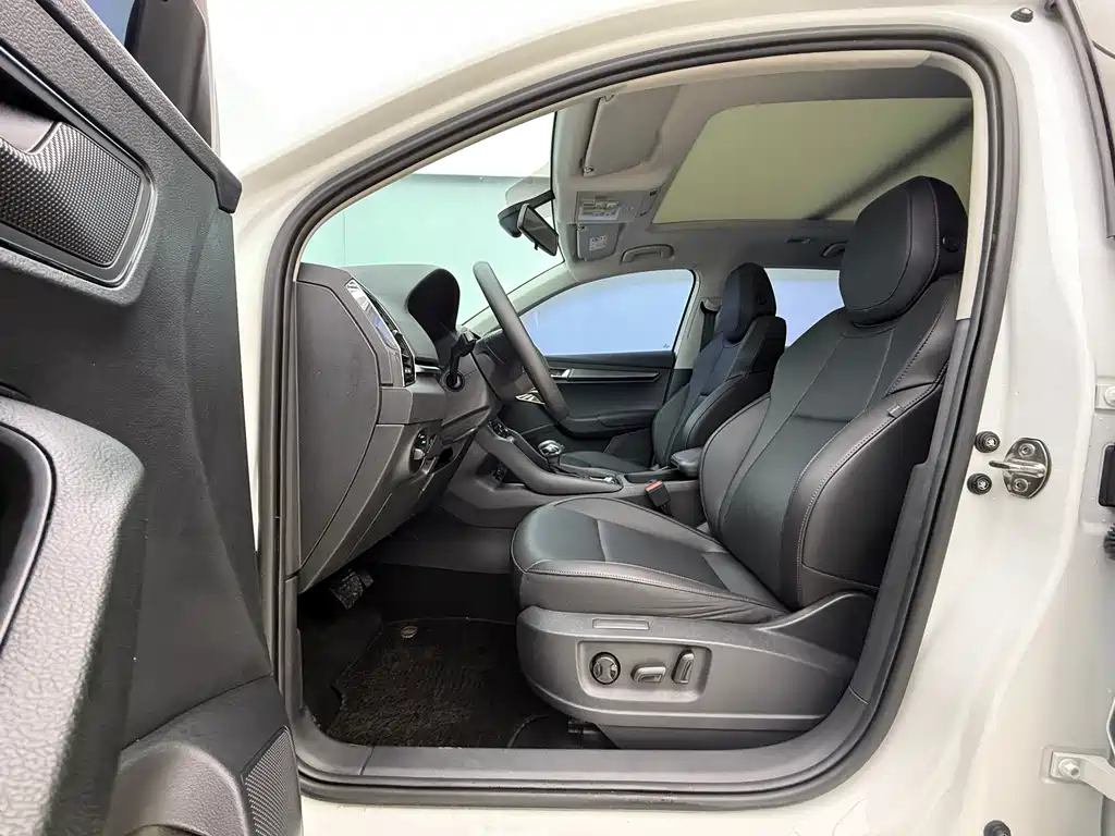 Skoda Karoq 2023 — фото 11