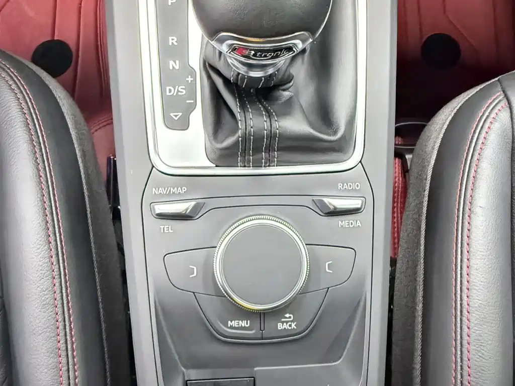 Audi Q2L 2022 — фото 11