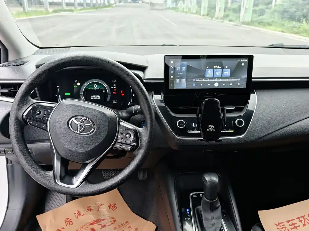 Toyota Corolla 2023 — фото 10