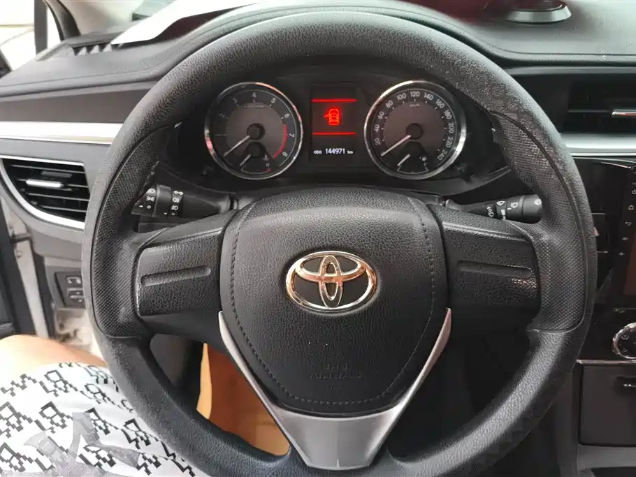 Toyota Corolla 2015 — фото 15