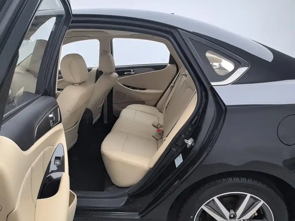 Changan Eado 2016 — фото 15