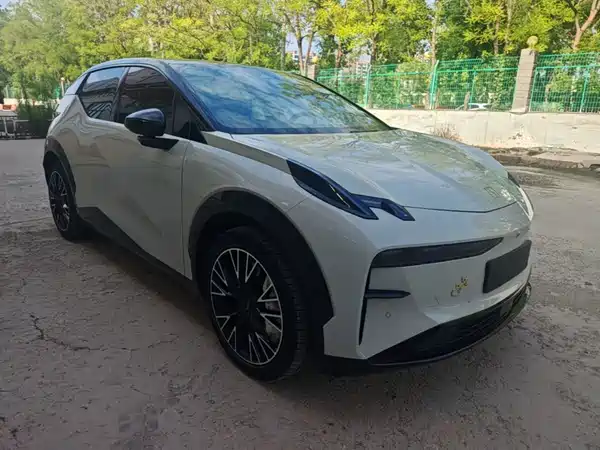 Zeekr X 2024