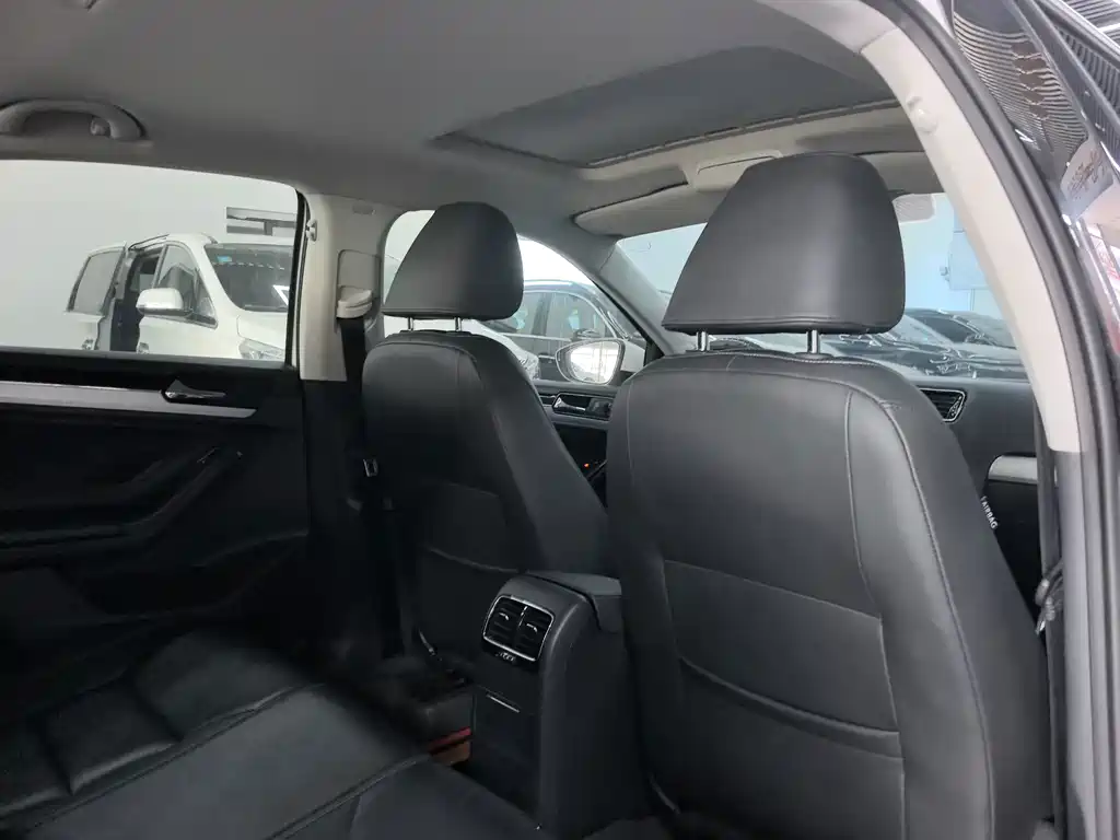 Volkswagen Sagitar 2018