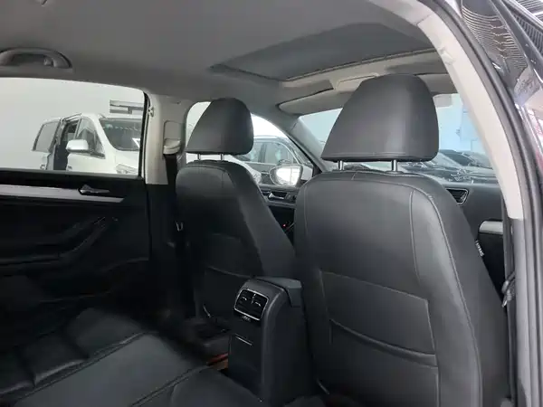Volkswagen Sagitar 2018