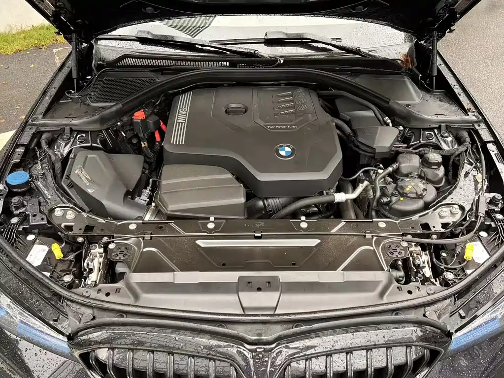 BMW 3 Series 2025 — фото 10
