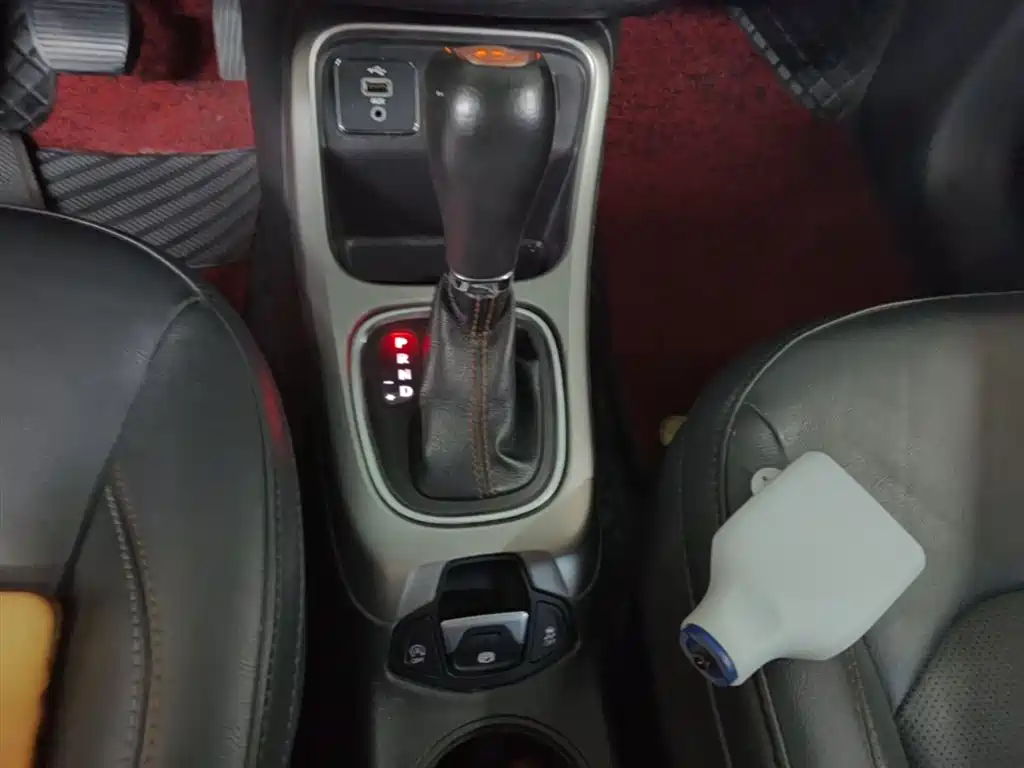 Jeep Compass 2018 — фото 14