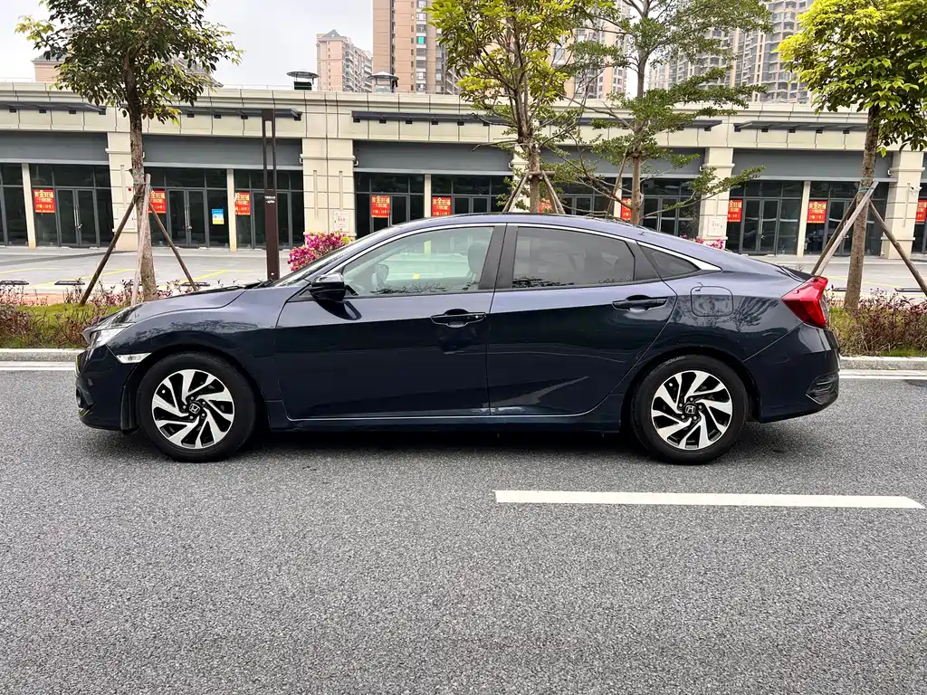 Honda Civic 2017 — фото 4