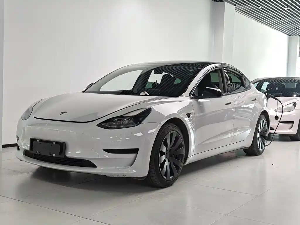 Tesla Model 3 2020 — фото 1