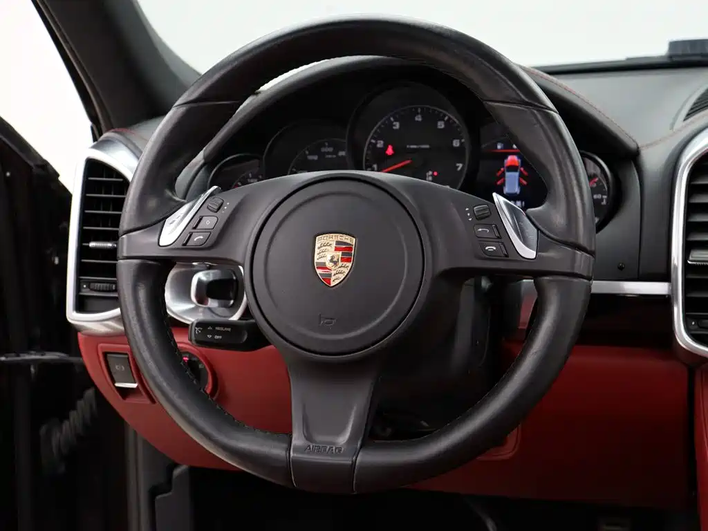 Porsche Cayenne 2016 — фото 17