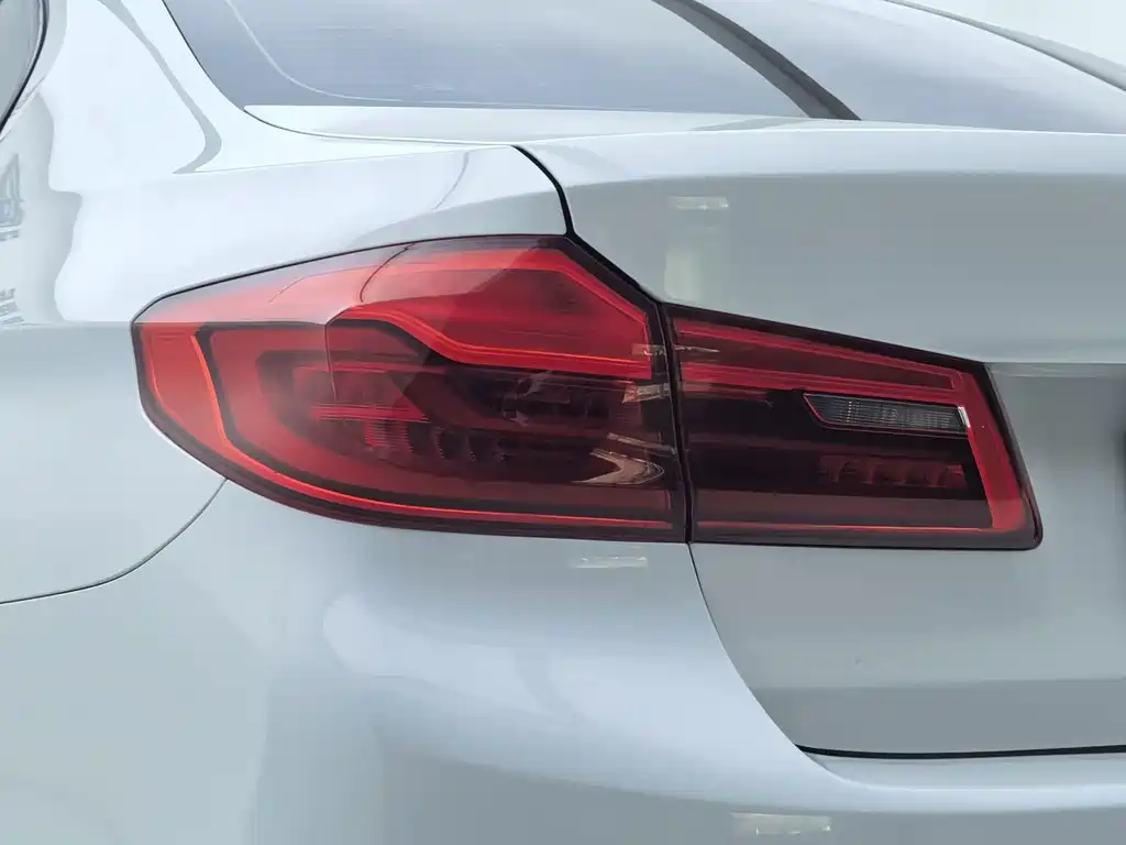 BMW 5 Series 2019 — фото 27