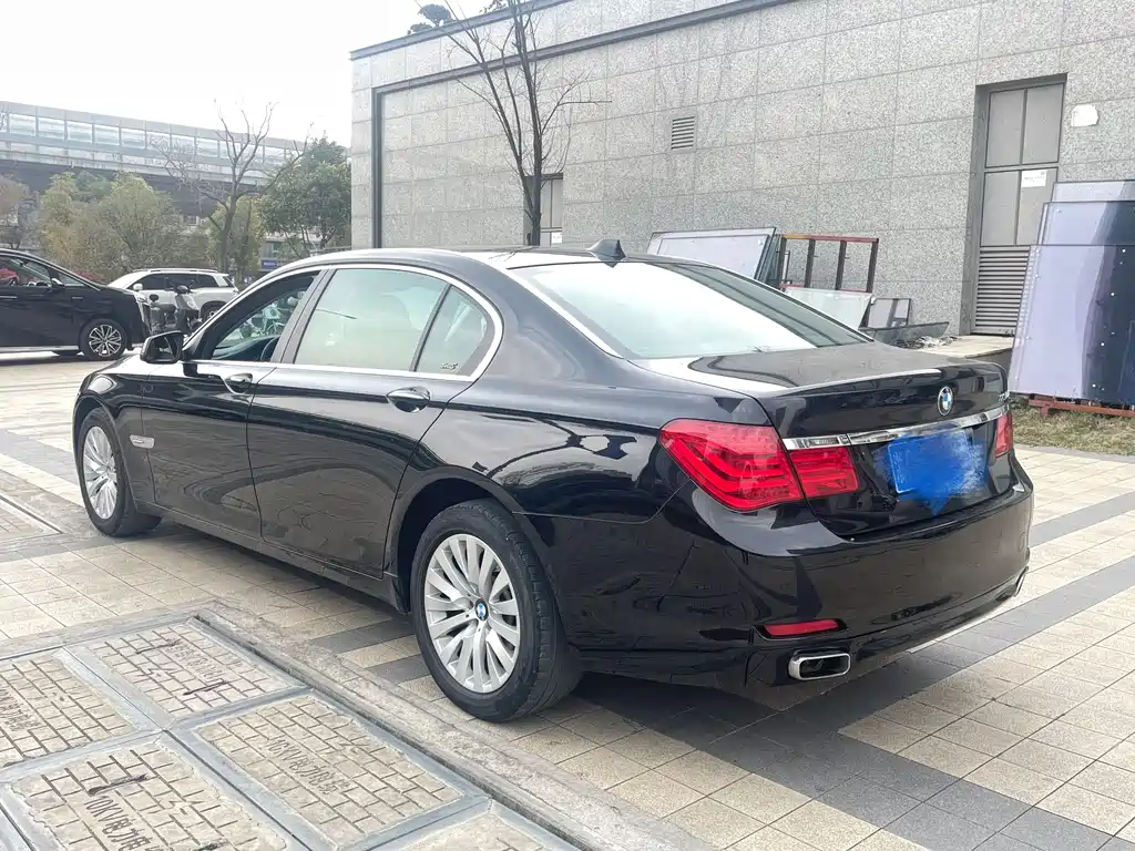 BMW 7 Series 2012 — фото 12