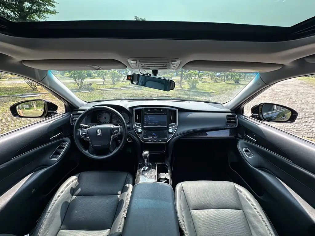 Toyota Crown 2019 — фото 10