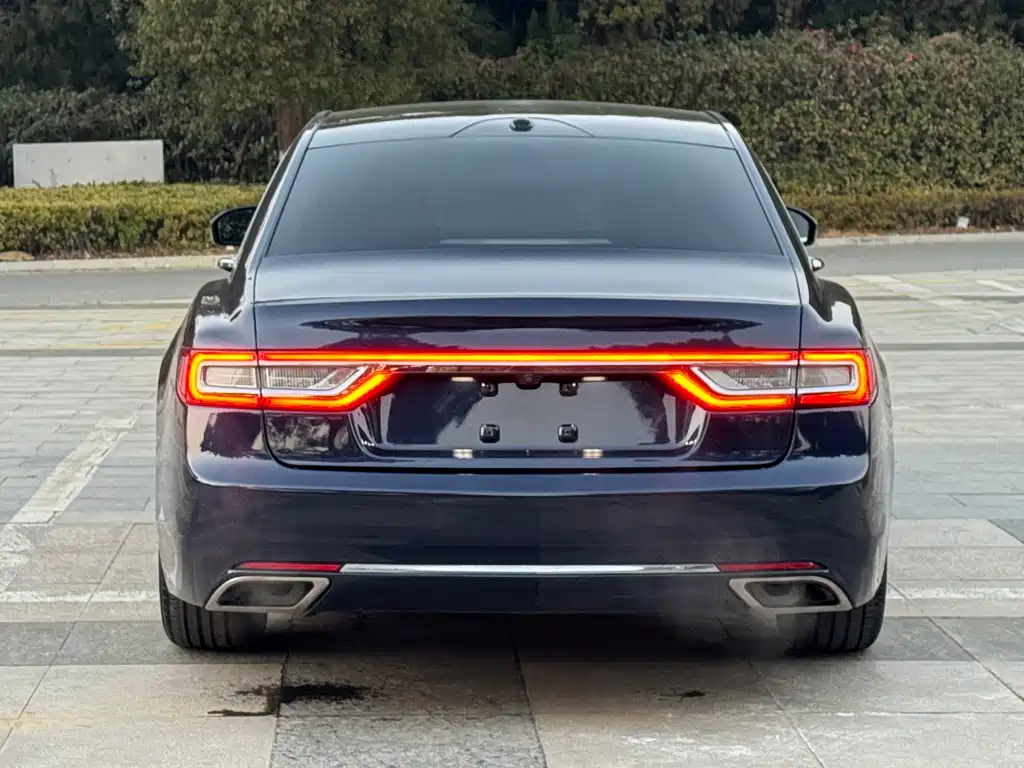 Lincoln Continental 2018 — фото 15