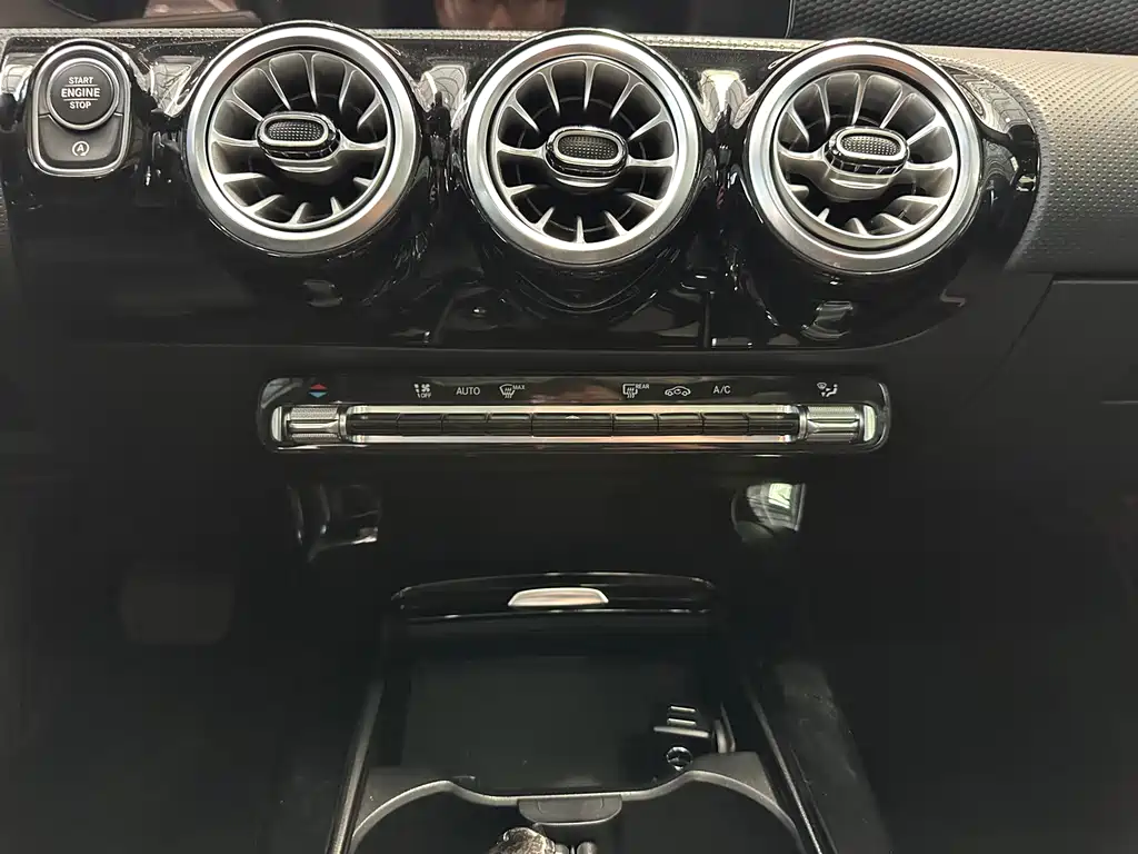 Mercedes-Benz A-Class 2023 — фото 14