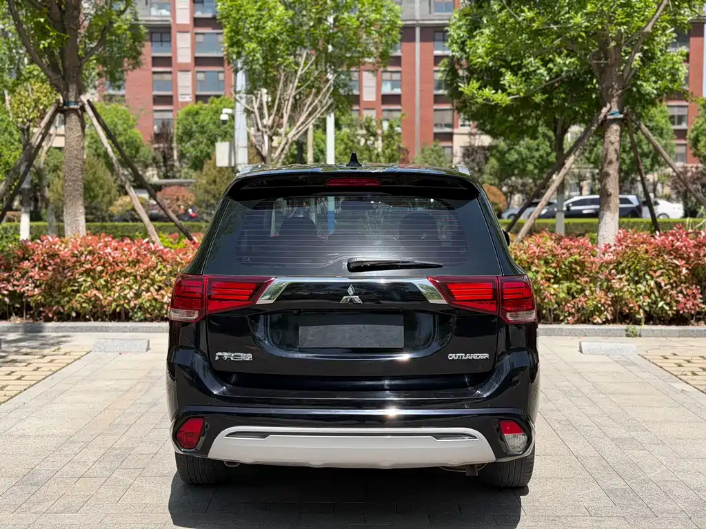 Mitsubishi Outlander 2021 — фото 22