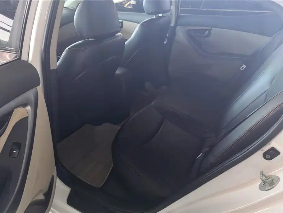 Hyundai Elantra Langdong 2015 — фото 10