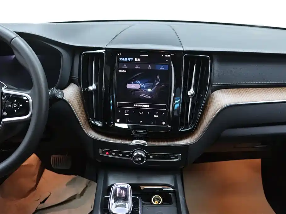 Volvo XC60 2024 — фото 28