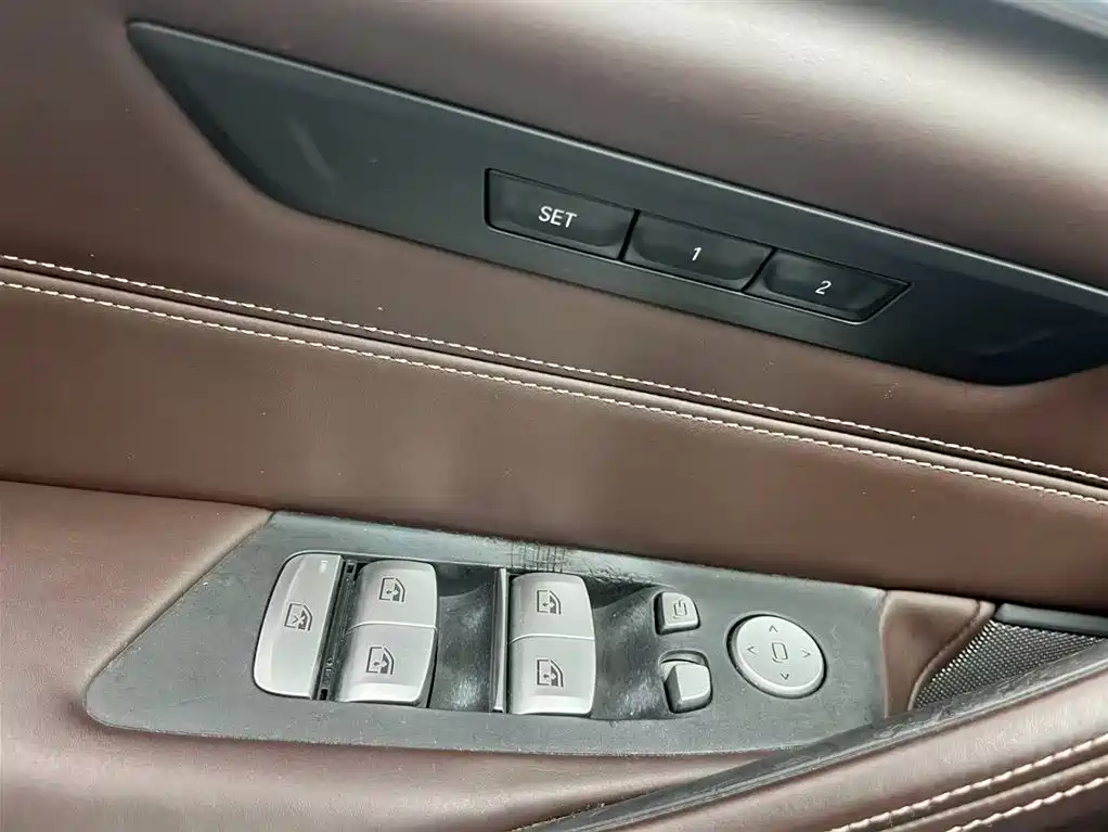 BMW 5 Series 2018 — фото 9