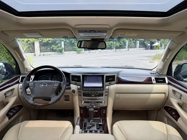Lexus LX 2013