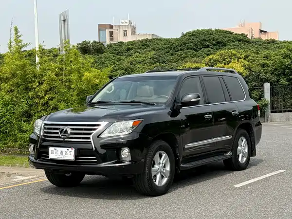 Lexus LX 2013