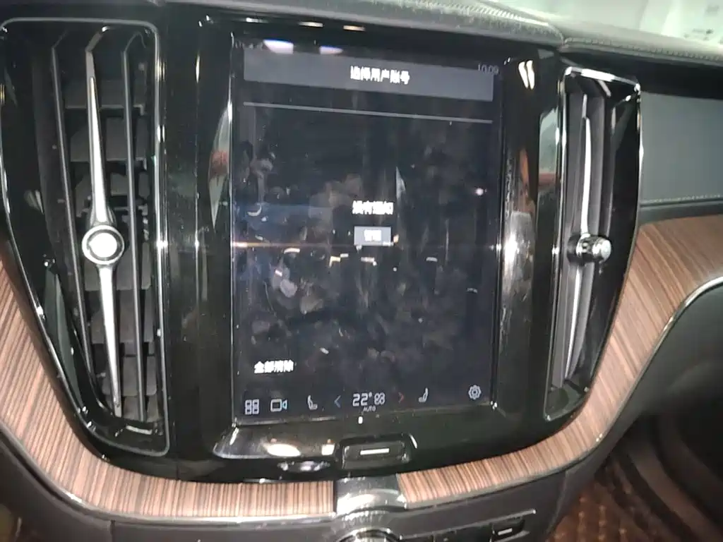 Volvo XC60 2023 — фото 13