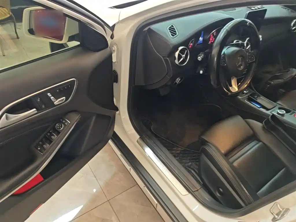 Mercedes-Benz GLA 2017 — фото 16