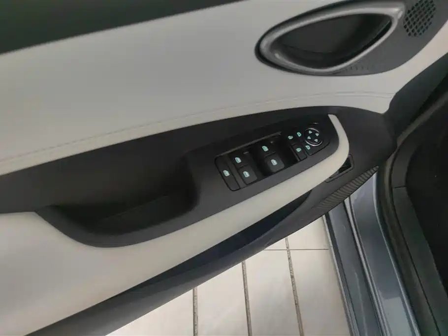BYD Seal 05 DM-i 2025 — фото 7
