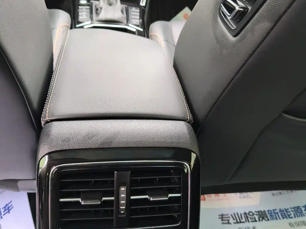 Volkswagen Passat 2018 — фото 14